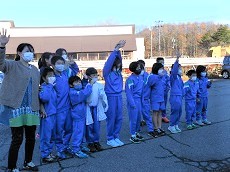 全校生でお見送り